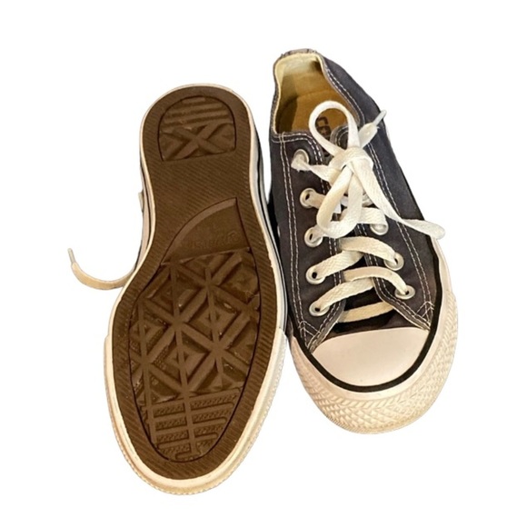 SOLD🖤 Converse - Women’s Low Sneaker - Picture 8 of 8